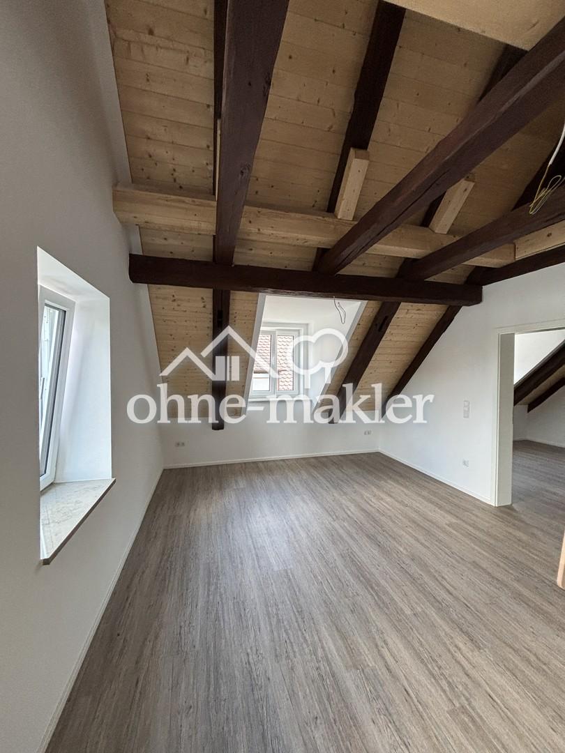 Dachgeschosswohnung mit Sichtdachstuhl–Erstbezug nach Sanierung in zentraler Lage von Schrobenhausen - Photo 5