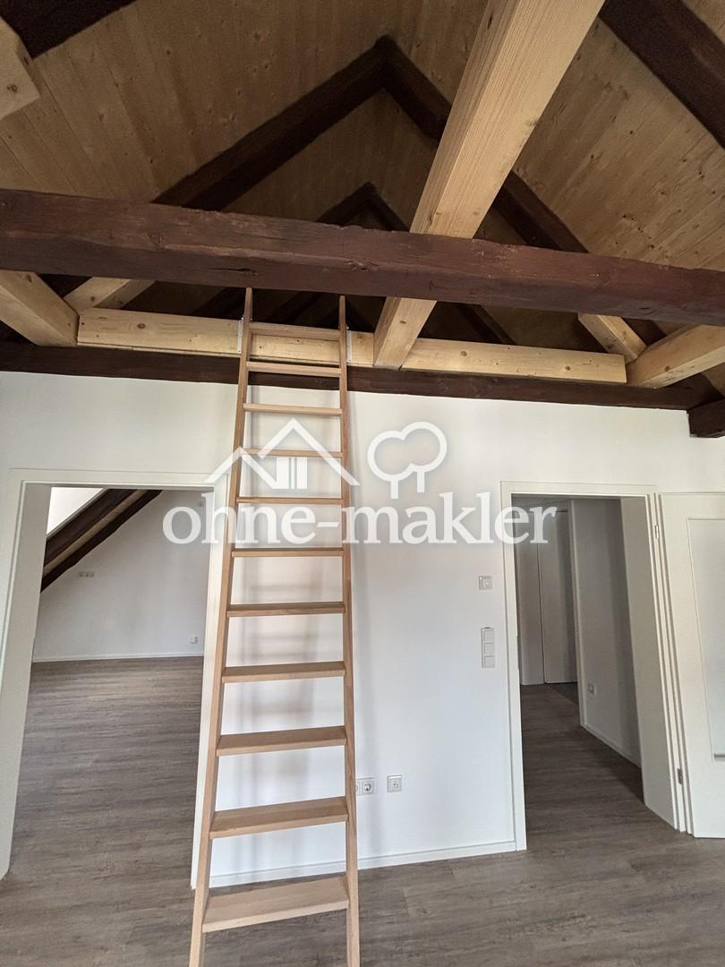 Dachgeschosswohnung mit Sichtdachstuhl–Erstbezug nach Sanierung in zentraler Lage von Schrobenhausen - Photo 4