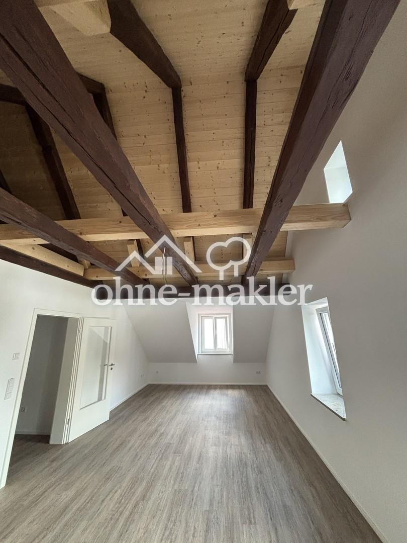 Dachgeschosswohnung mit Sichtdachstuhl–Erstbezug nach Sanierung in zentraler Lage von Schrobenhausen - Foto 4