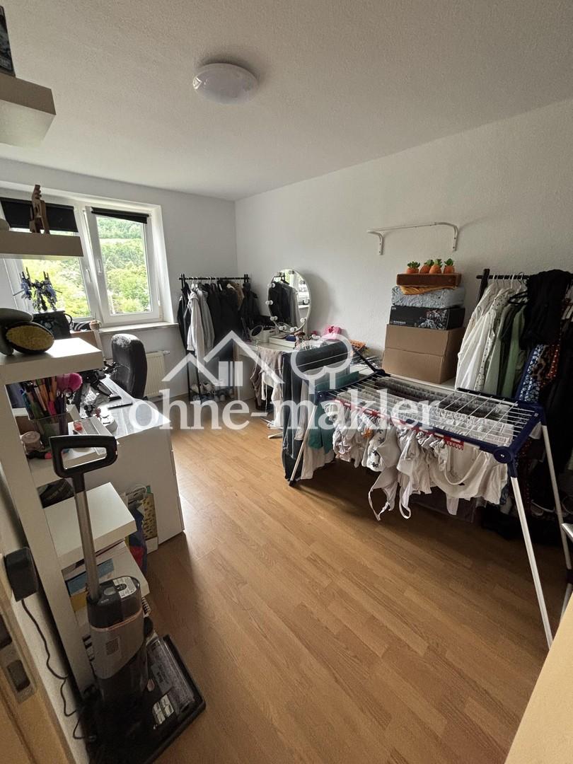Helle 3-Zimmer-Dachgeschosswohnung mit Balkon & Einbauküche – Haustiere erlaubt - Photo 4