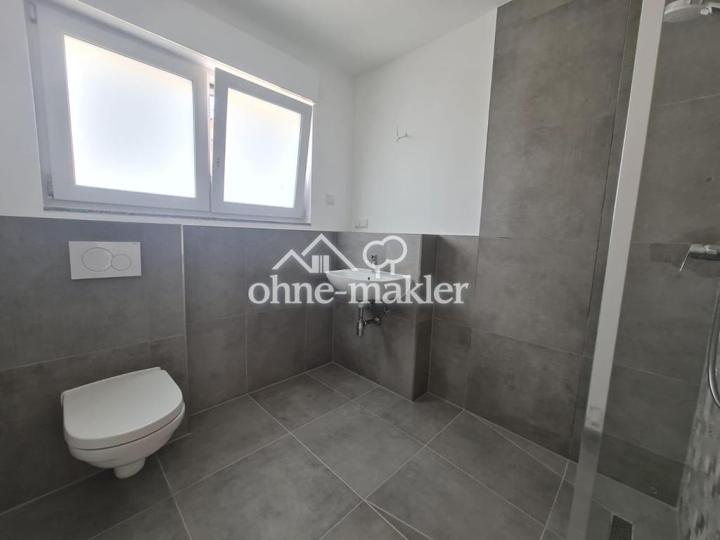 ERSTBEZUG NACH SANIERUNG – MODERNE 2-ZIMMER-WOHNUNG MIT GROSSER TERRASSE UND EINBAUKÜCHE - Foto 4