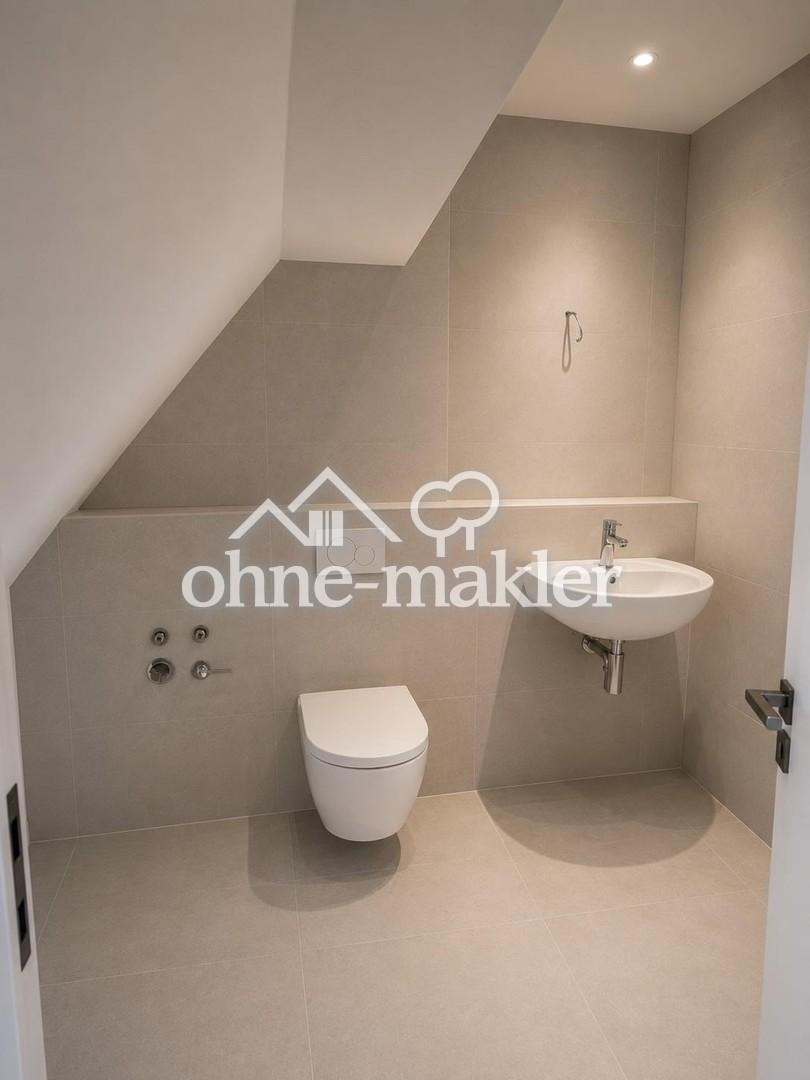 Luftige Dachwohnung mit Loft-Stil nach Kernsanierung: 2 Zimmer + Ankleide & Balkon - Photo 3