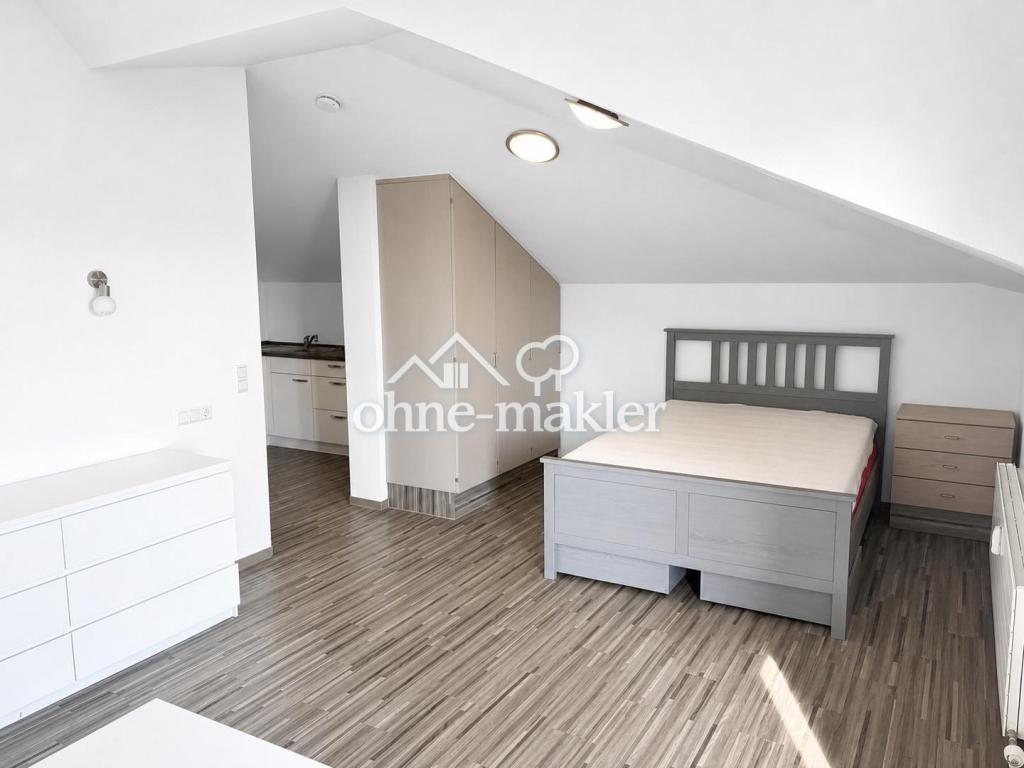 Möblierte 1,5-Zimmer-Dachgeschosswohnung mit Ausblick in Salach - Foto 2