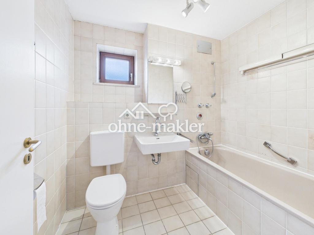 Helle 2-Zimmer-Dachgeschosswohnung mit Südbalkon und Tiefgarage in Ebersberg - Photo 2