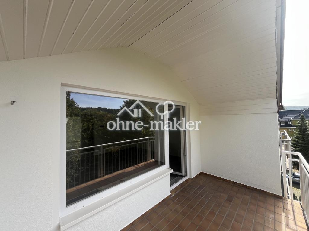 Frisch renovierte 3-Zimmer Wohnung mit Loggia ins Grüne, Einbauküche und Garage - Photo 5