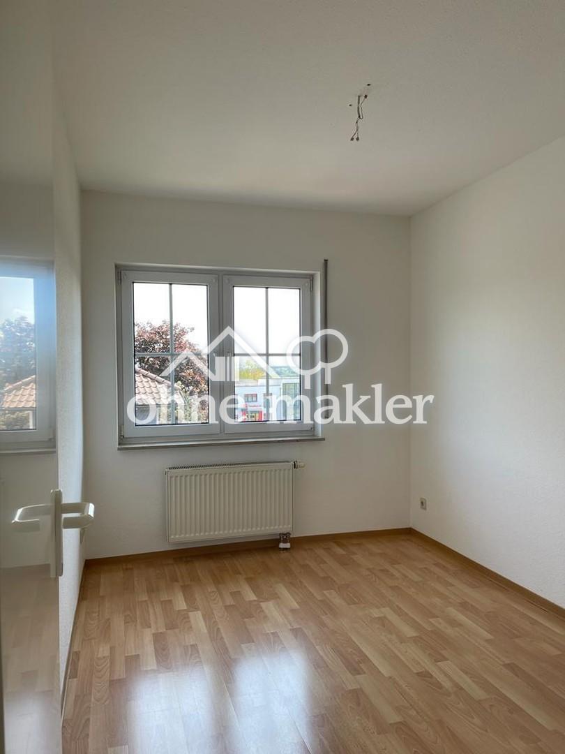 von privat: Helle, ruhige Balkon-Wohnung 3 Zimmer, neue Wärmepumpe - Photo 2