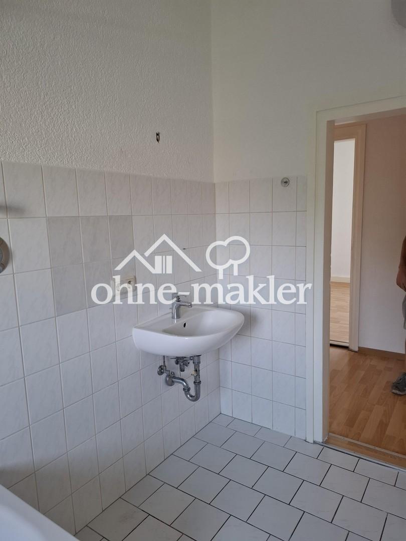 3-Raum-Wohnung, große Küche, 1.OG rechts, Bad mit Fenster, Wanne und Dusche, Gartennutzung mgl. - Photo 4