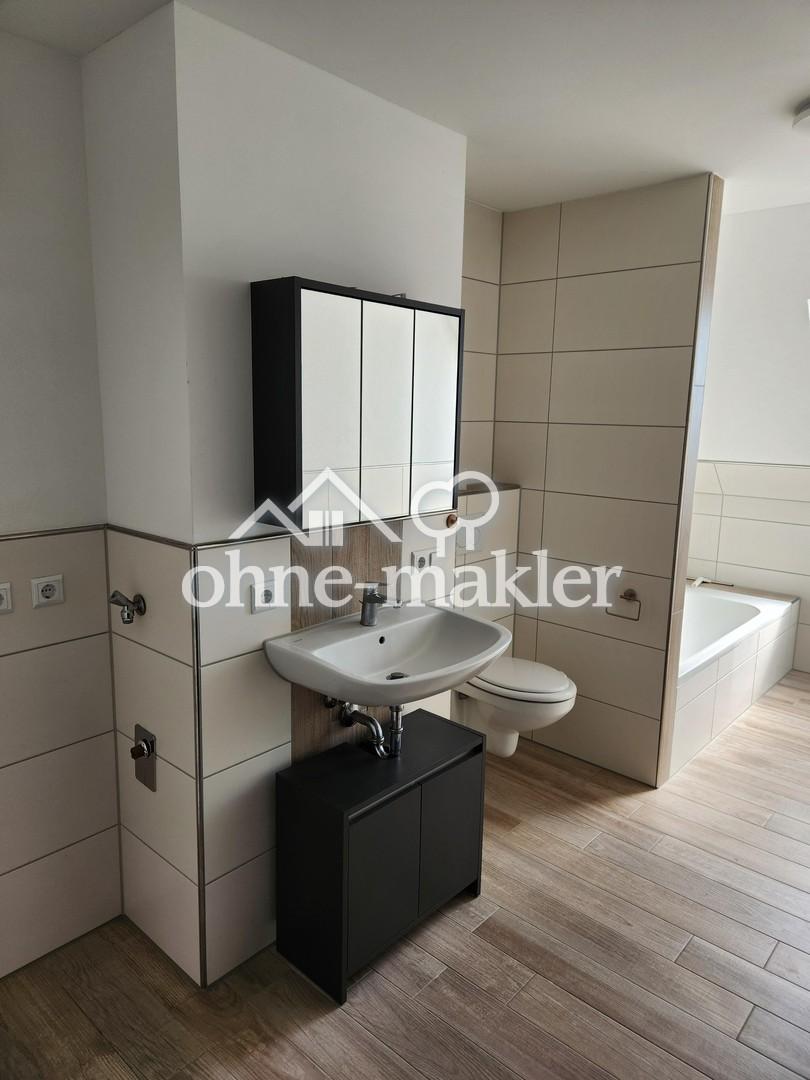 Sofort bezugsfrei! Moderne Dachgeschosswohnung mit Glasfaser, Balkon – inklusive Küchenzeile. - Photo 3