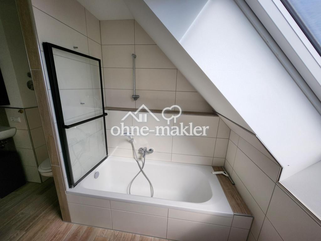 Sofort bezugsfrei! Moderne Dachgeschosswohnung mit Glasfaser, Balkon – inklusive Küchenzeile. - Photo 4