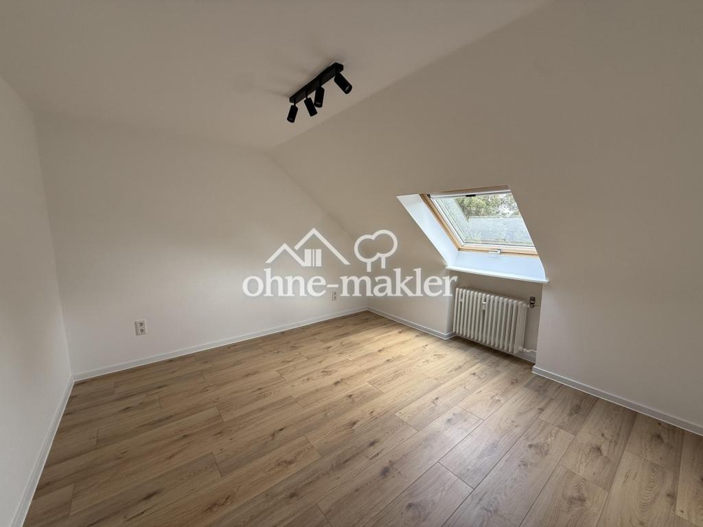 Schöne 3-Zimmer-Dachgeschosswohnung mit Balkon in Bayreuth - Foto 5