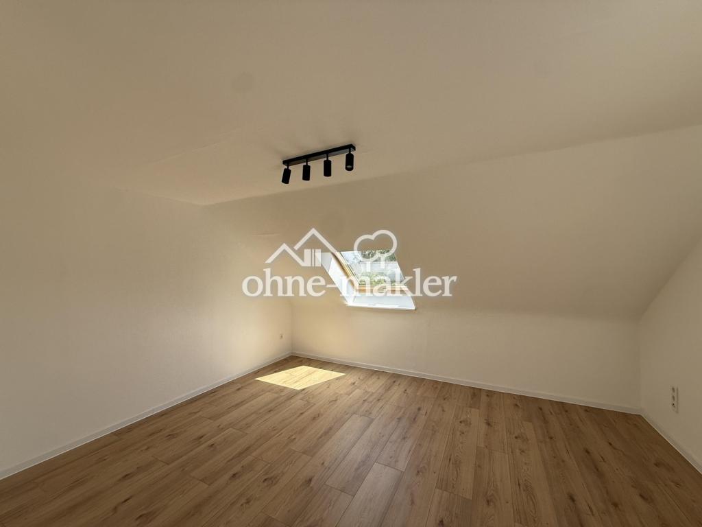 Schöne 3-Zimmer-Dachgeschosswohnung mit Balkon in Bayreuth - Foto 3