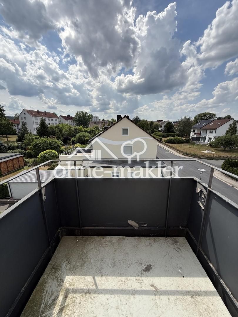 Schöne 3-Zimmer-Dachgeschosswohnung mit Balkon in Bayreuth - Foto 2