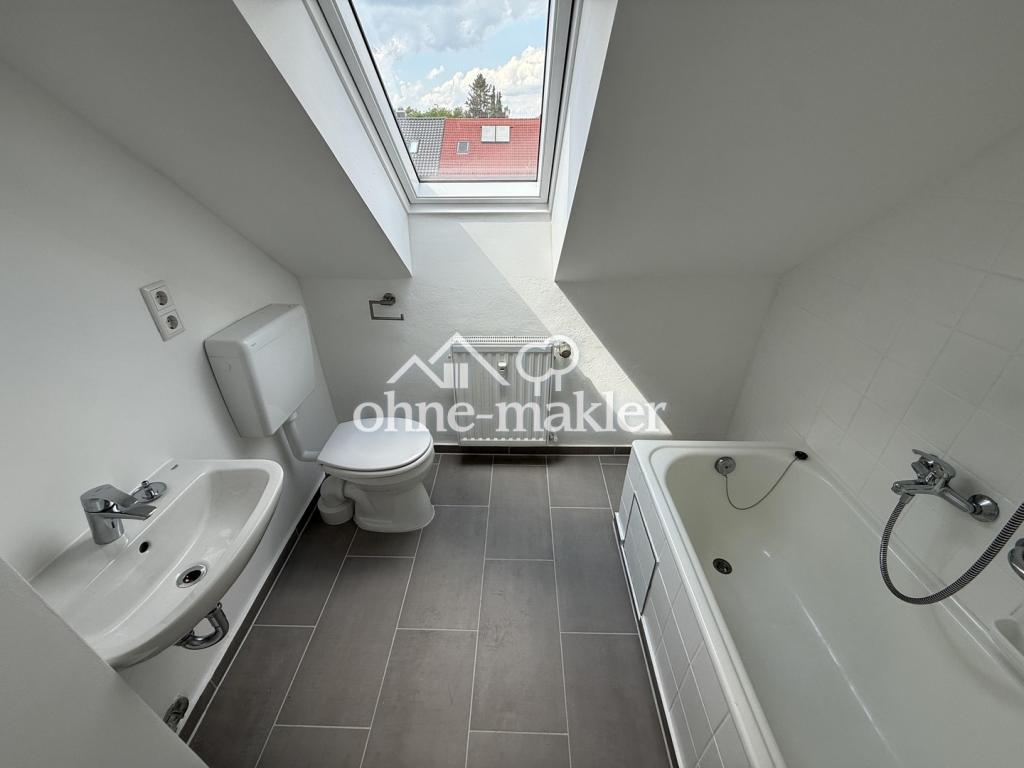 Schöne 3-Zimmer-Dachgeschosswohnung mit Balkon in Bayreuth - Foto 1