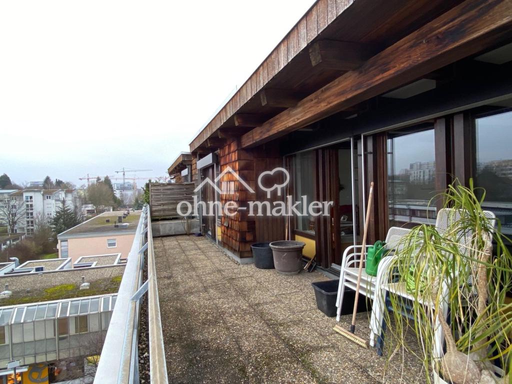 Bietigheim: geräumige, lichtdurchflutete Dachterrassen-Wohnung, EBK, Aufzug - Photo 5