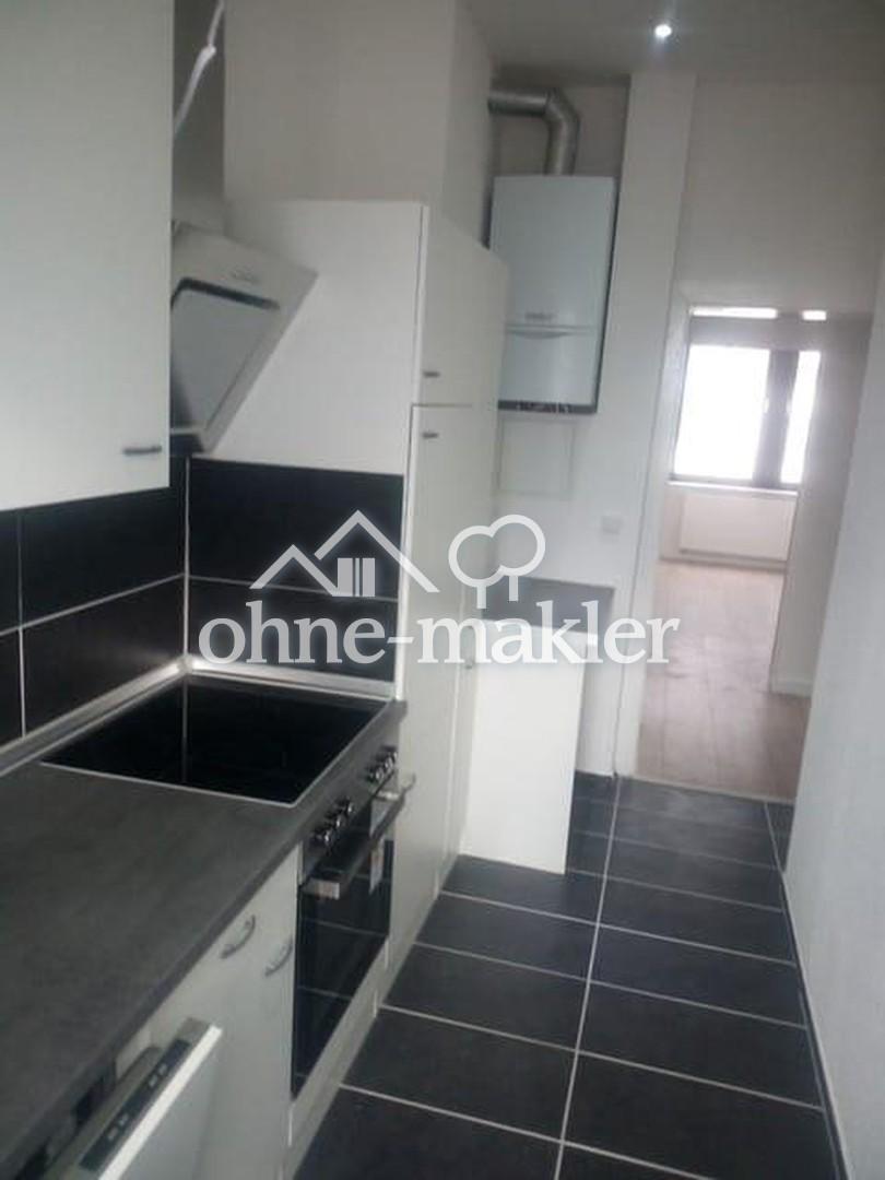 Neu sanierte 3 Zi.-Altbauwohnung mit Südwest-Balkon und Einbauküche - Photo 2