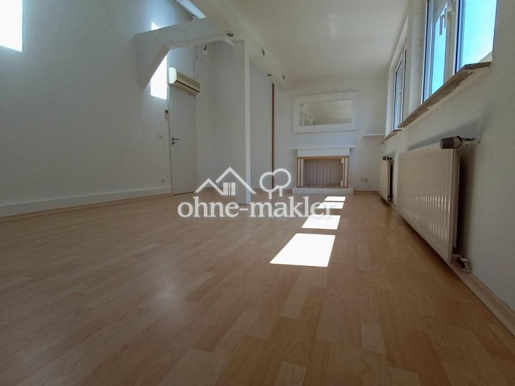 Frisch renoviert: helle 3 Zimmer Dachgeschosswohnung mit neuer Einbauküche, ideal für WG - Photo 1