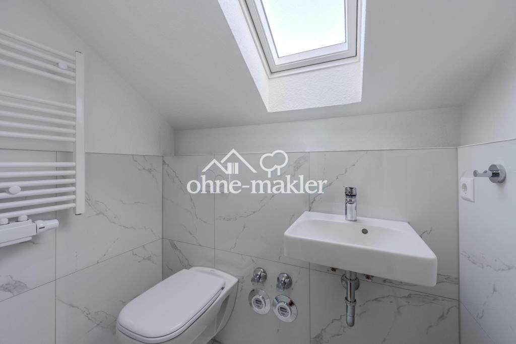Kernsanierte 2-Zimmer-Dachgeschosswohnung mit neuer Einbauküche & Stellplatz in Oberstenfeld - Photo 4