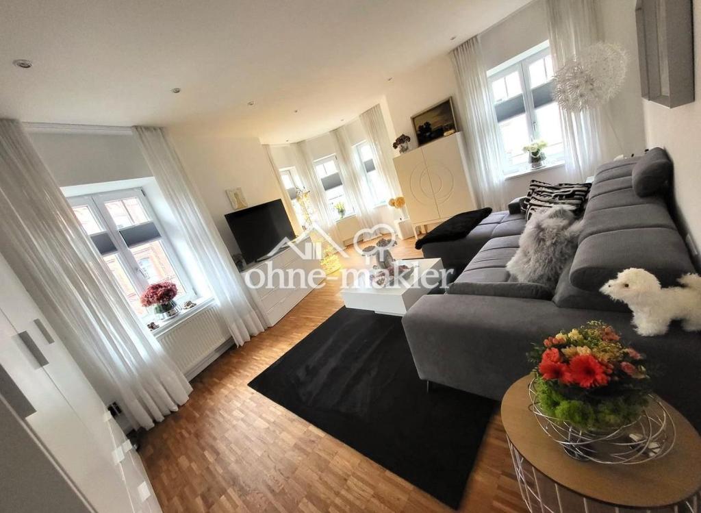 Großzügige 3-Zimmer-Wohnung, hochwertige Ausstattung und Einbauküche, Innenstadt, Südbalkon - Foto 1