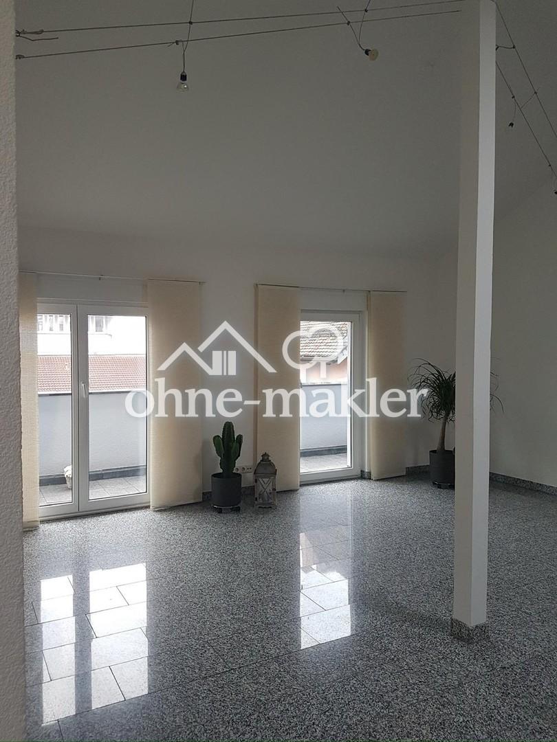 Gemütliche 2-Zimmer-Penthouse-Wohnung mit Balkon und Einbauküche in Wehr - Photo 1