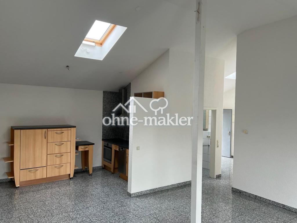 Gemütliche 2-Zimmer-Penthouse-Wohnung mit Balkon und Einbauküche in Wehr - Photo 2