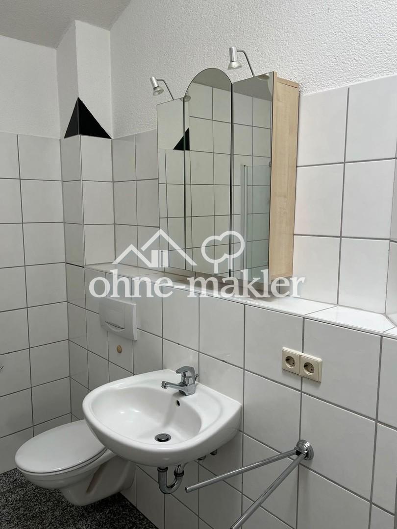 Gemütliche 2-Zimmer-Penthouse-Wohnung mit Balkon und Einbauküche in Wehr - Photo 4