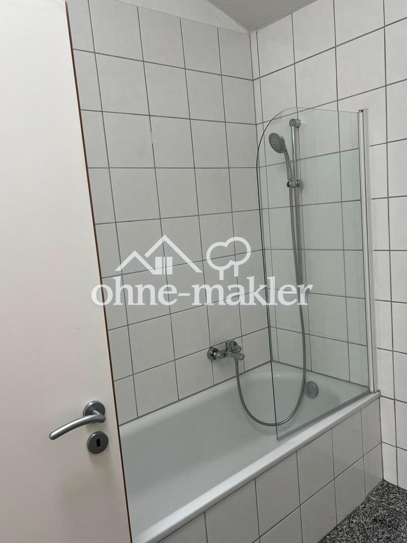 Gemütliche 2-Zimmer-Penthouse-Wohnung mit Balkon und Einbauküche in Wehr - Photo 5