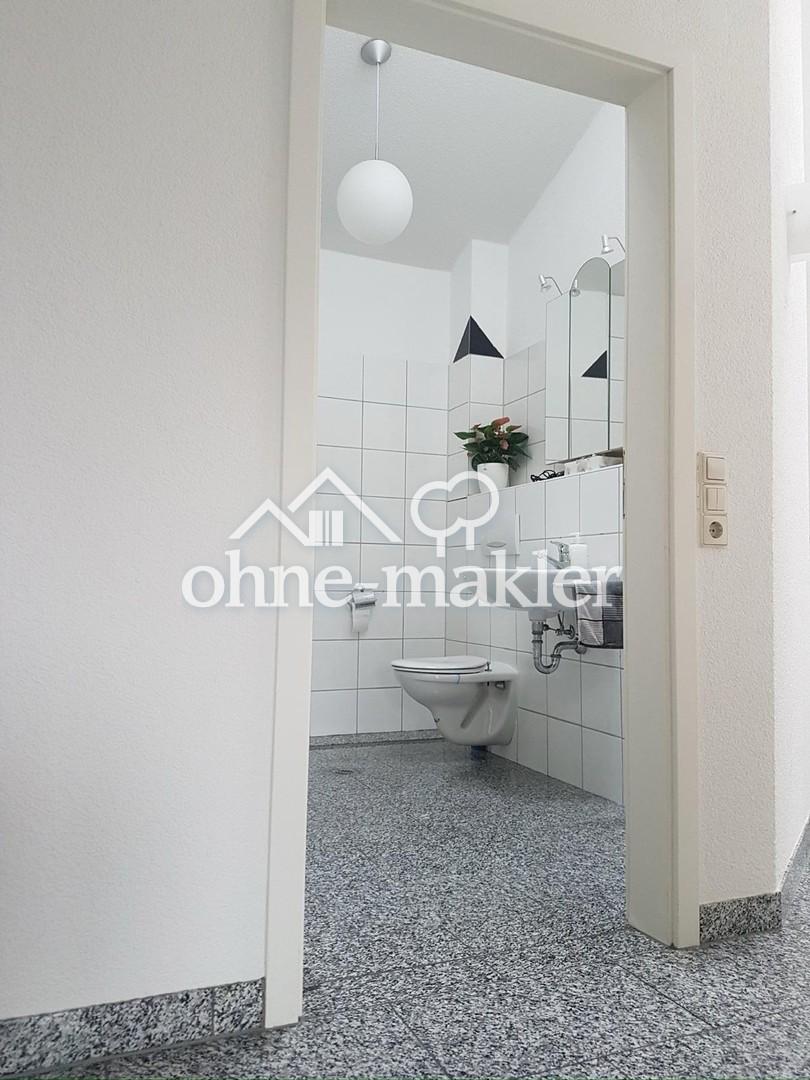 Gemütliche 2-Zimmer-Penthouse-Wohnung mit Balkon und Einbauküche in Wehr - Photo 3