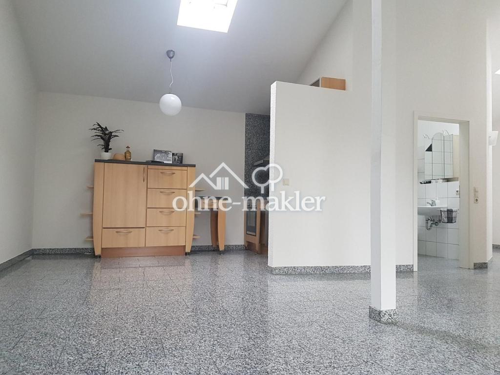 Gemütliche 2-Zimmer-Penthouse-Wohnung mit Balkon und Einbauküche in Wehr - Photo 2