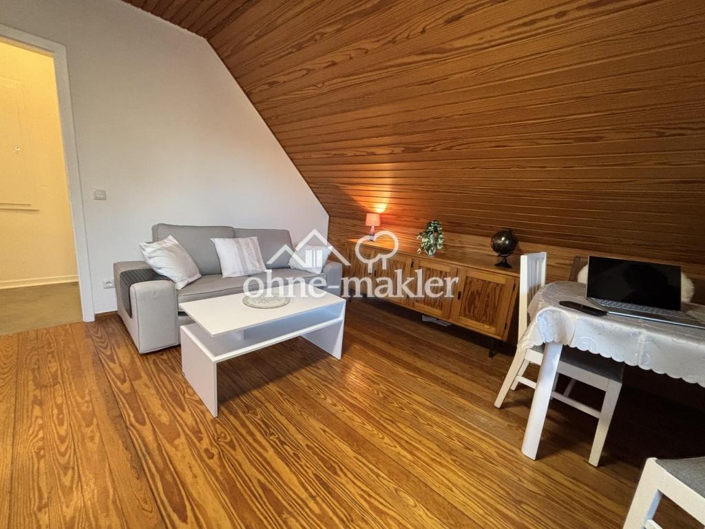 Dachgeschosswohnung löffelfertig 1ZiKüDB mit Einbauküche, voll möbliert - Photo 1