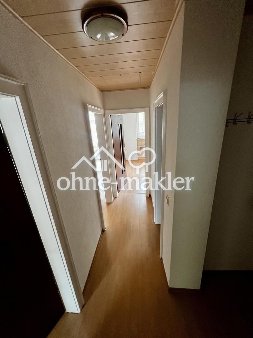 Frisch gestrichene 3-Zimmer-Wohnung mit Balkon am Burbacher Markt – provisionsfrei - Foto 3