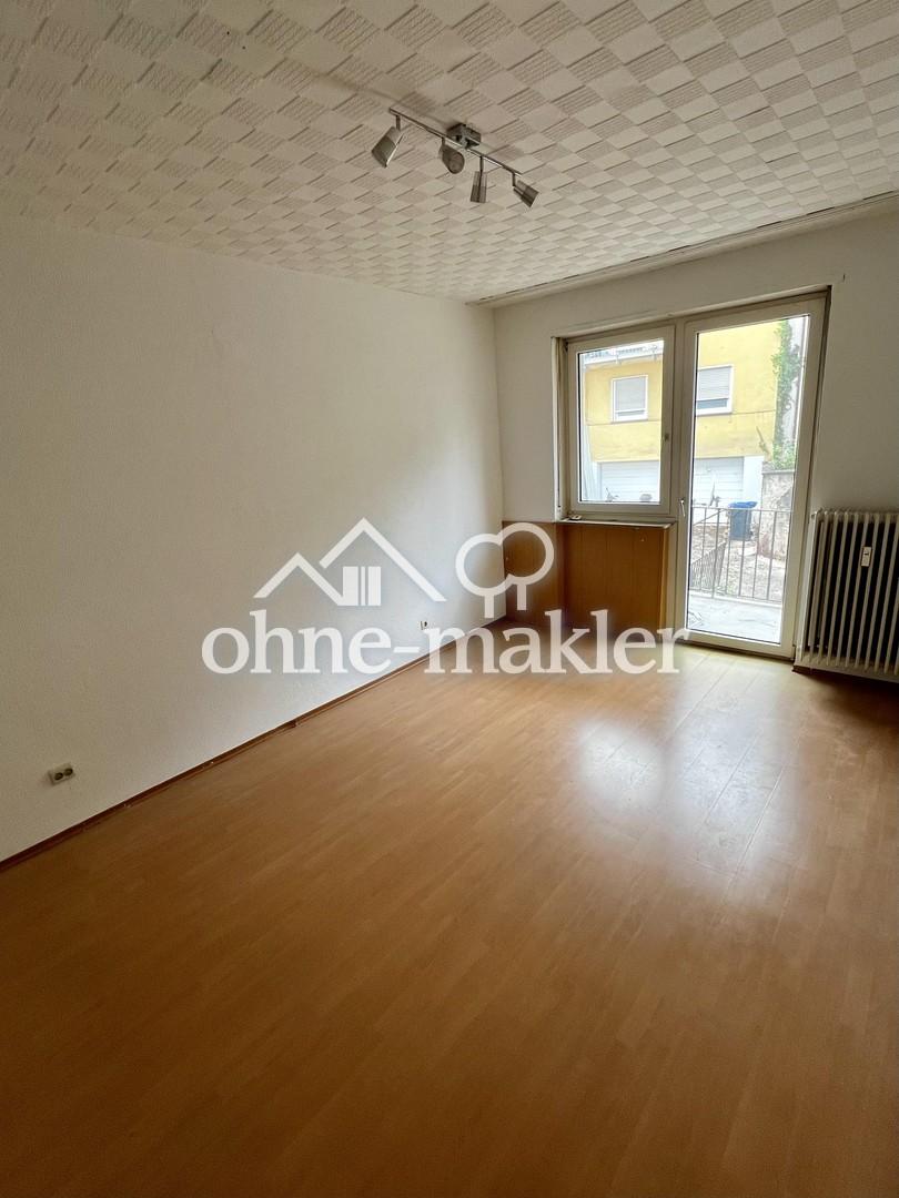 Frisch gestrichene 3-Zimmer-Wohnung mit Balkon am Burbacher Markt – provisionsfrei - Foto 1