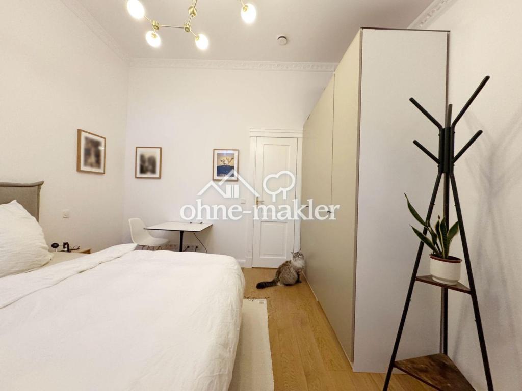 Kernsanierter Altbau mit Aufzug im 3. OG: 2 Zimmer, Designküche & Einbauschränke & Vorhänge nach Maß - Photo 4