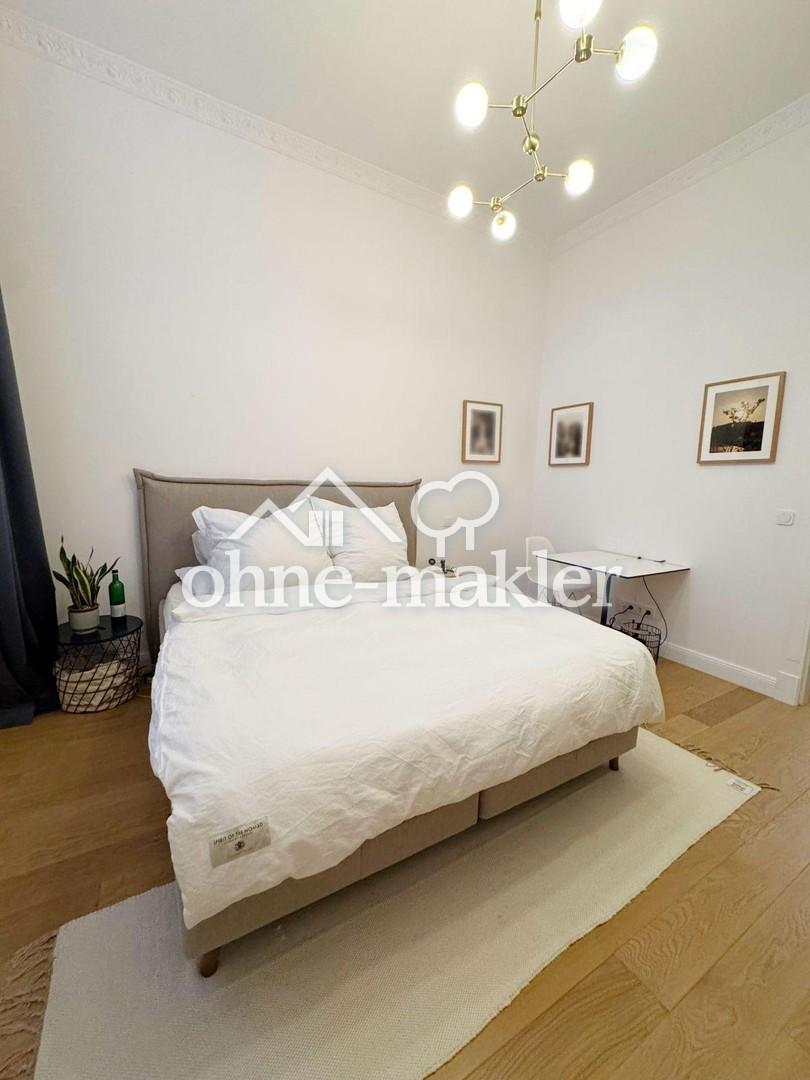 Kernsanierter Altbau mit Aufzug im 3. OG: 2 Zimmer, Designküche & Einbauschränke & Vorhänge nach Maß - Photo 3