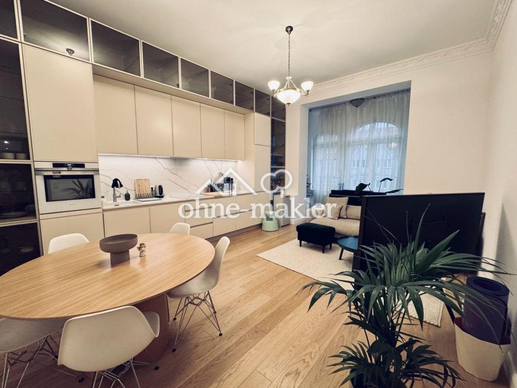 Kernsanierter Altbau mit Aufzug im 3. OG: 2 Zimmer, Designküche & Einbauschränke & Vorhänge nach Maß - Photo 1