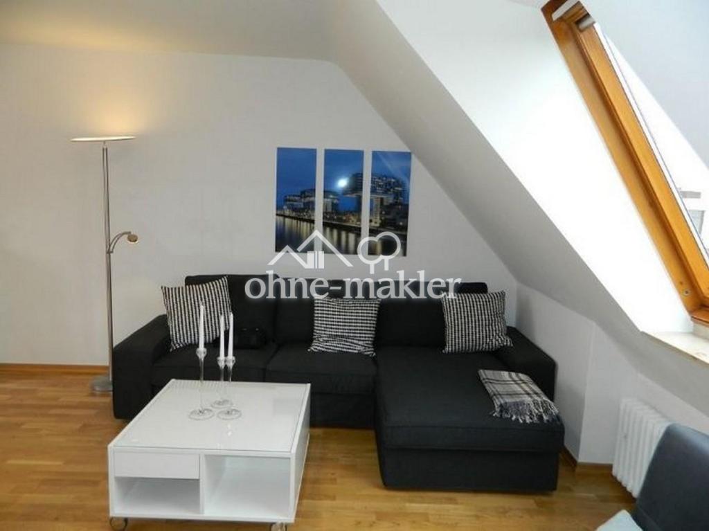 Top-möblierte Dachgeschosswohnung - Photo 2