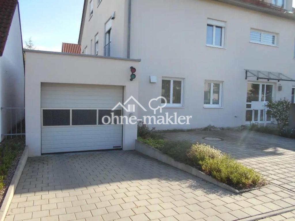 Hochwertige und neuwertige 2-Zimmer-Dachgeschosswohnung mit Einbauküche - Photo 4
