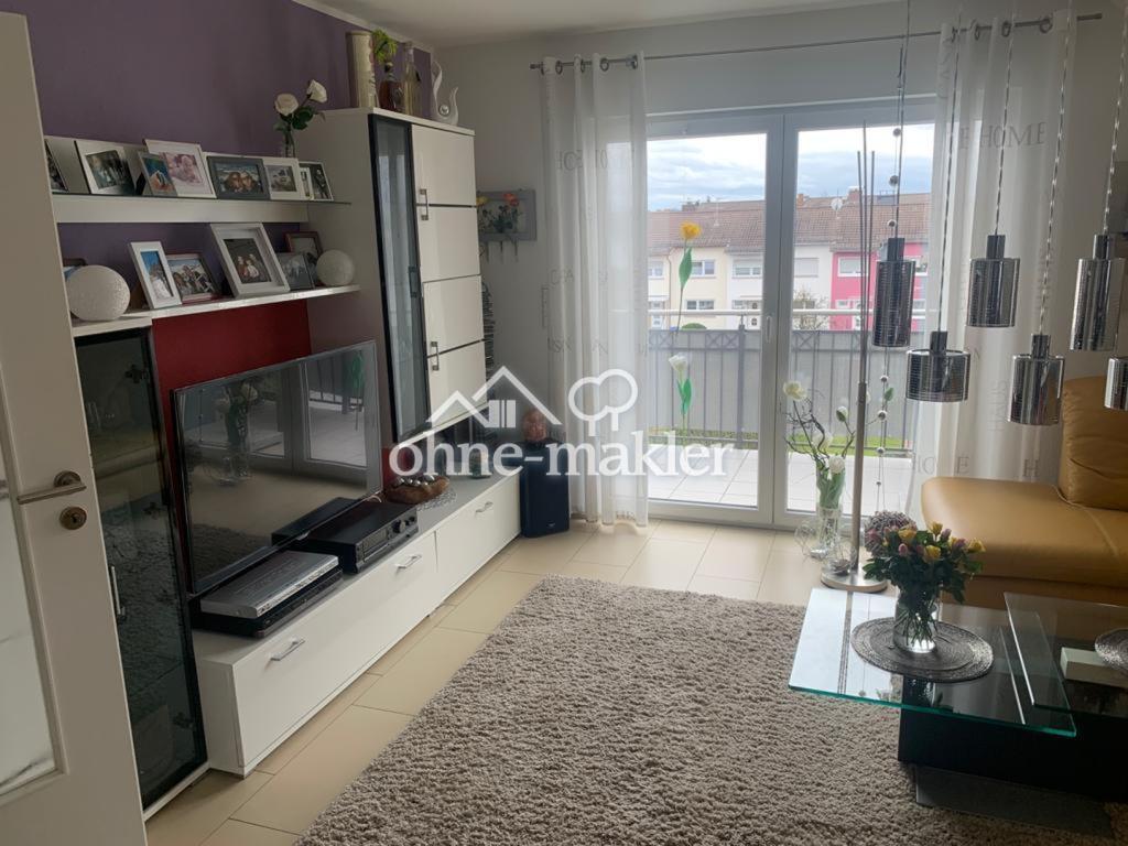 Neuwertige 4 Zimmer Dachgeschosswohnung mit großem Balkon und Einbauküche in Münster Hessen - Foto 2