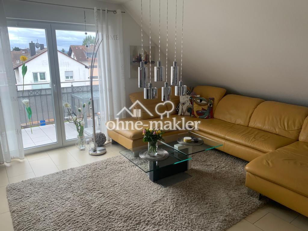 Neuwertige 4 Zimmer Dachgeschosswohnung mit großem Balkon und Einbauküche in Münster Hessen - Foto 1