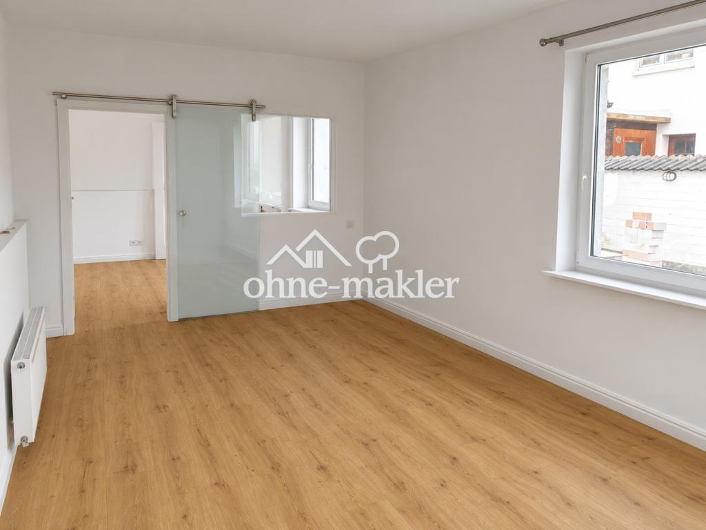 Sanierte Erdgeschoss-Wohnung mit Einbauküche, modernes Bad - Foto 1
