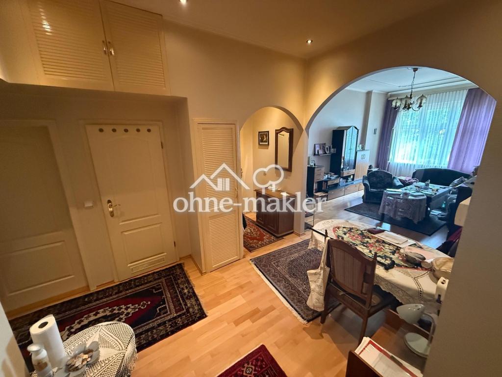Großzügige 4-Zimmer-Altbauwohnung mit 2 Bädern, Balkon und Einbauküche in Tempelhof - Photo 2