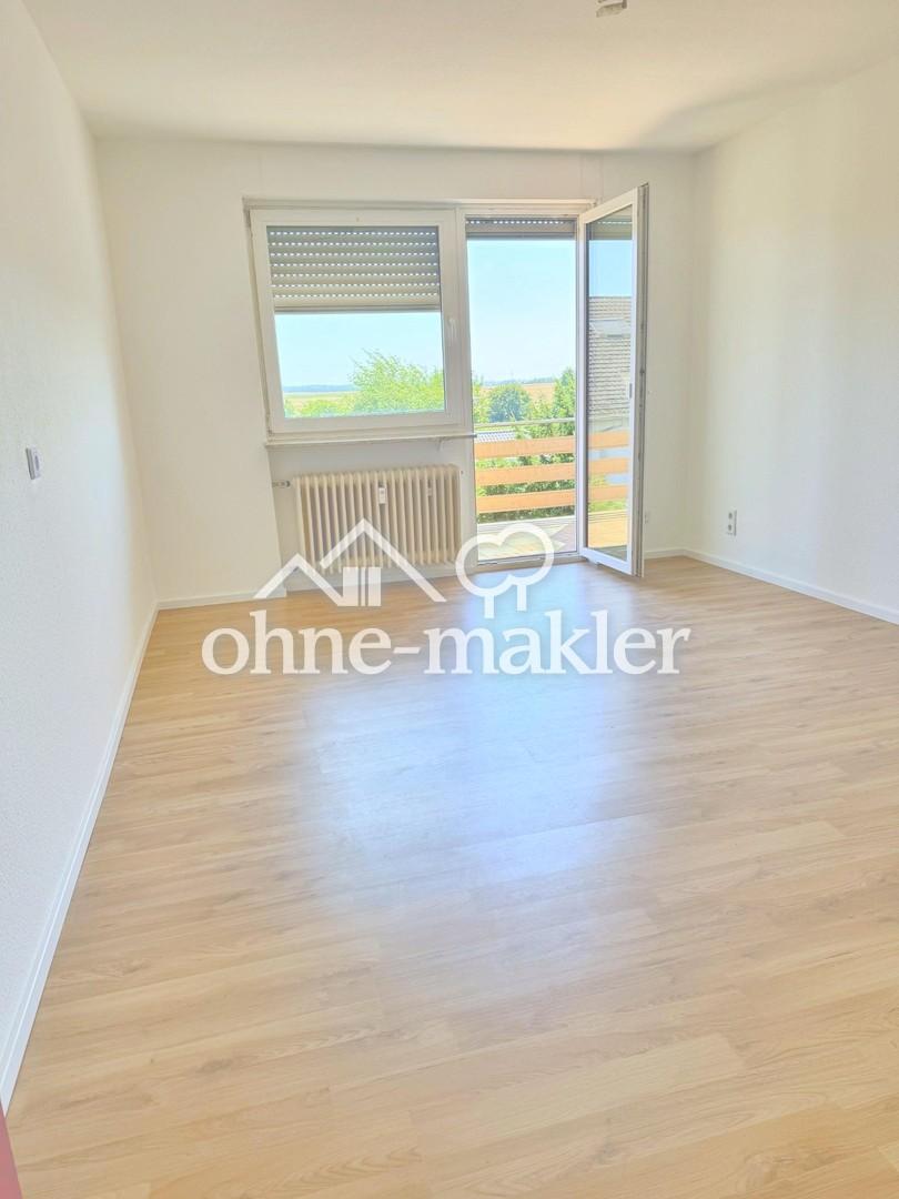 Frisch renoviert: Helle 2,5-Zimmer-Dachgeschosswohnung mit Balkon, Stellplatz & Weitblick - Foto 1