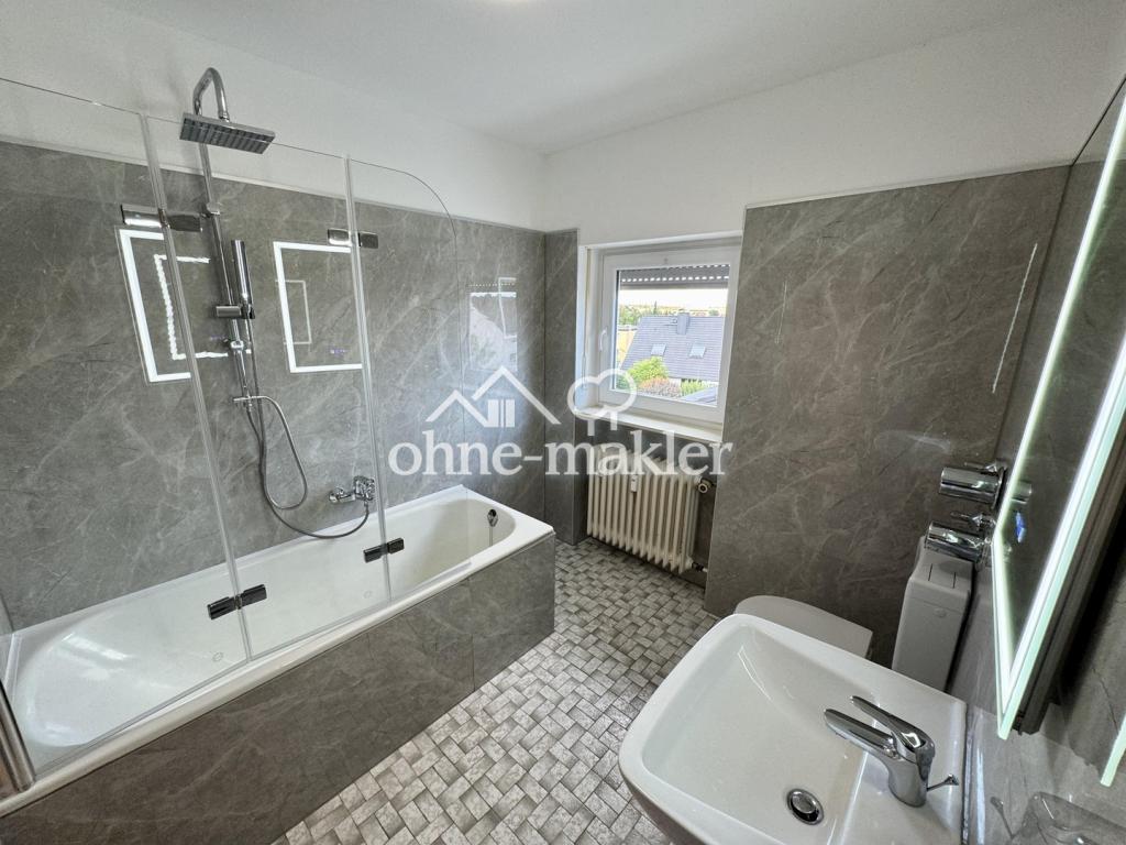 Frisch renoviert: Helle 2,5-Zimmer-Dachgeschosswohnung mit Balkon, Stellplatz & Weitblick - Foto 3