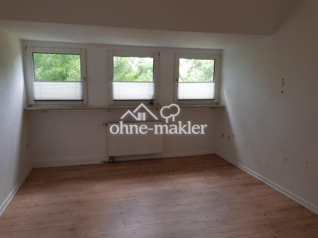 Schöne DG-Wohnung in ruhiger Lage von Oberhausen-Sterkrade - Foto 1
