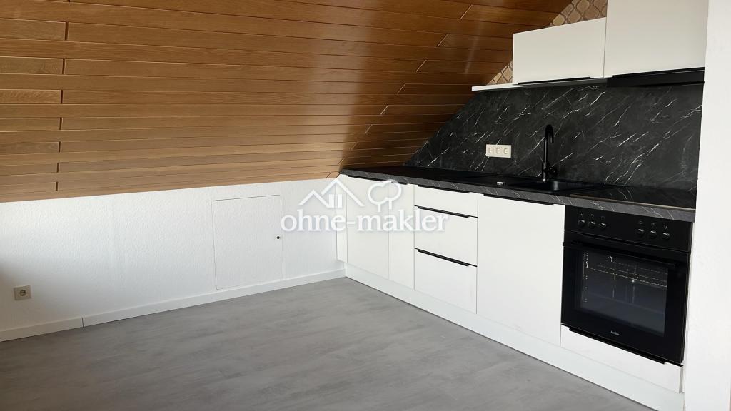 Attraktive, renovierte 3-Zi.-Dachgeschosswohnung mit neuer EBK und großer Terrasse und Panoramablick - Foto 2