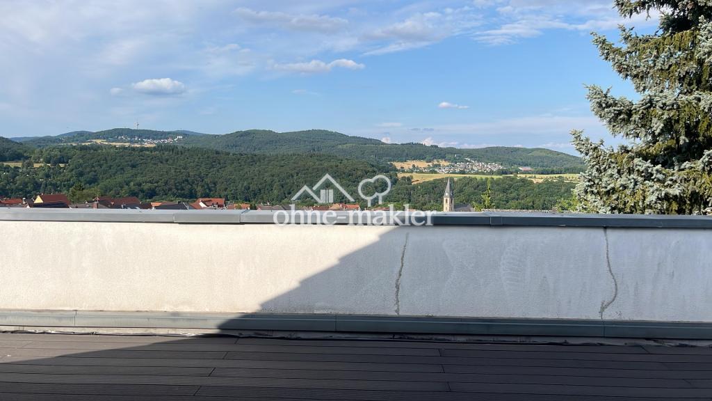 Attraktive, renovierte 3-Zi.-Dachgeschosswohnung mit neuer EBK und großer Terrasse und Panoramablick - Foto 4