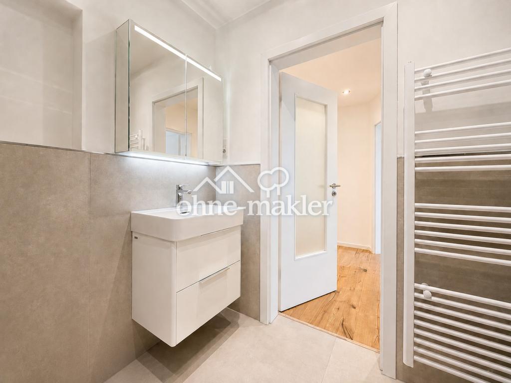 Umfassend modernisierte 2-Zimmer-Wohnung mit Balkon, Aufzug und Kellerraum im Zentrum Düsseldorfs! - Foto 4