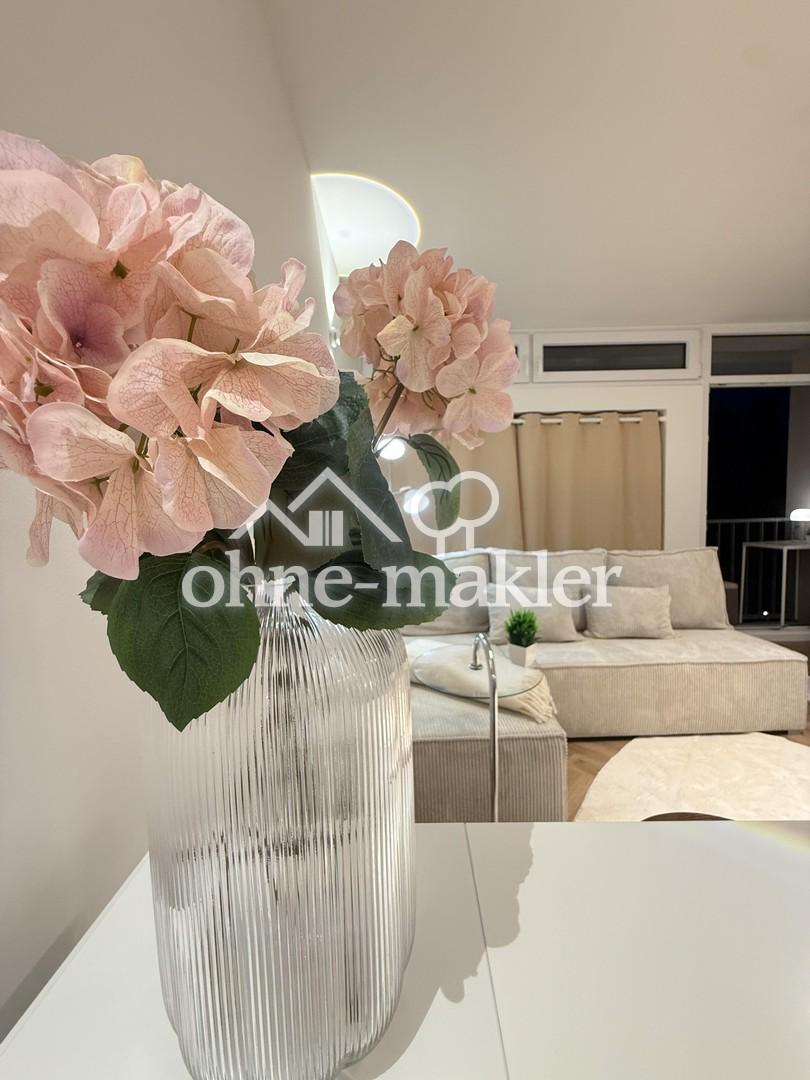 Hübsches, komplett saniertes App. mit Mini-Balkon, neu möbliert- frei ab sofort - Photo 1
