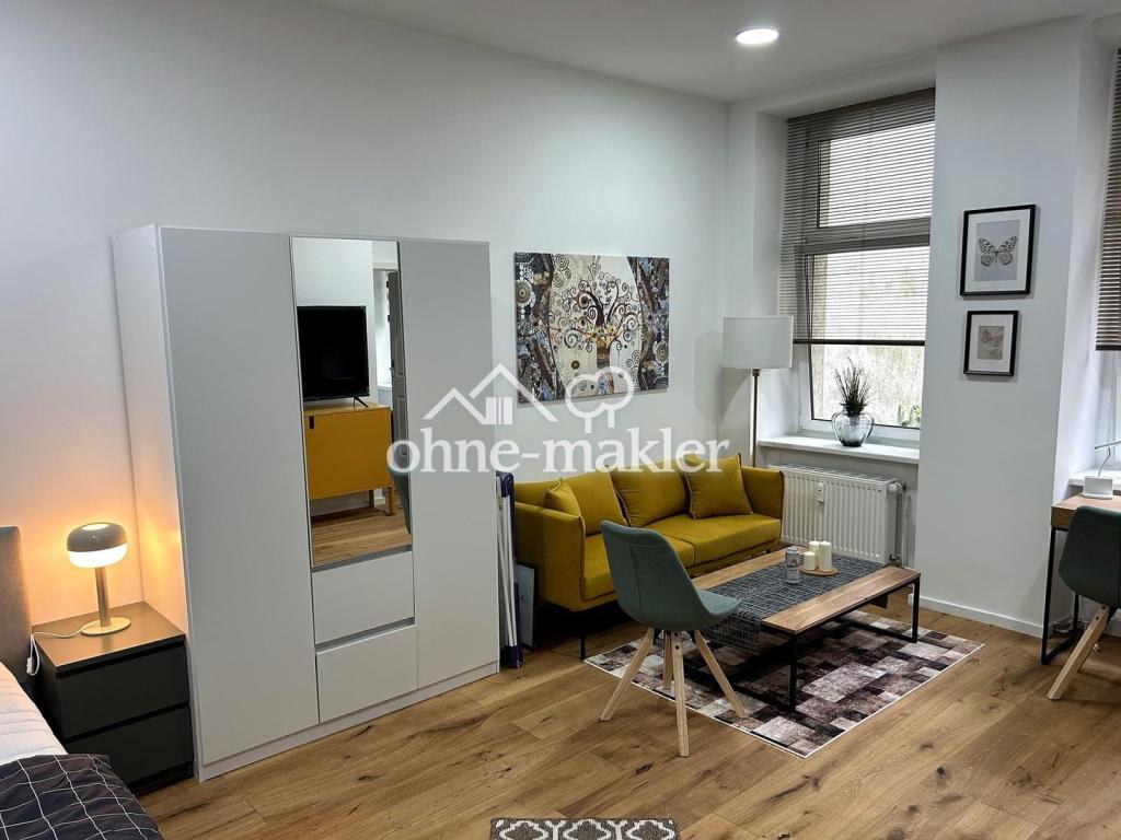 Wohnen auf Zeit am Boxhagener Platz – vollmöbliertes, saniertes 1-Zimmer-Altbau-Atelier ab 01.10.26 - Photo 1
