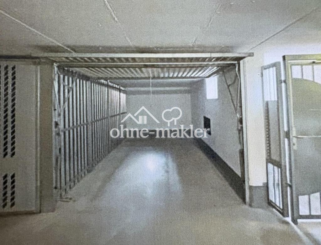 Gepflegte 2,5-Zimmer-Dachgeschosswohnung mit Südbalkon, zwei Stellplätzen und Einbauküche - Photo 5