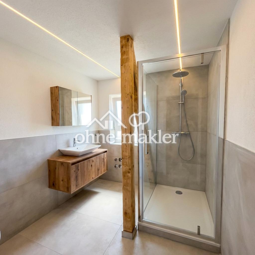 Stilvoll sanierte 2,5-Zimmer-Wohnung im OG – weitere Wohnungen verfügbar | KfW-55-EE - Photo 1